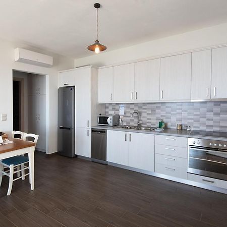 Bay View Guesthouses Каламата Экстерьер фото
