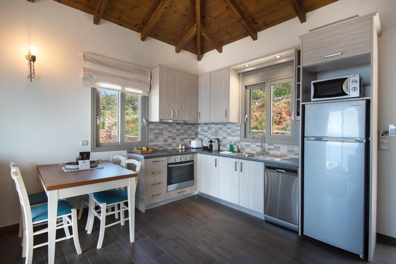 Bay View Guesthouses Каламата Экстерьер фото