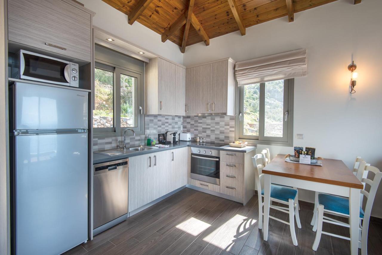 Bay View Guesthouses Каламата Экстерьер фото