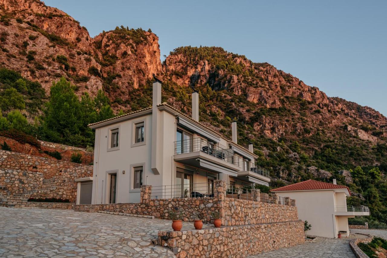 Bay View Guesthouses Каламата Экстерьер фото