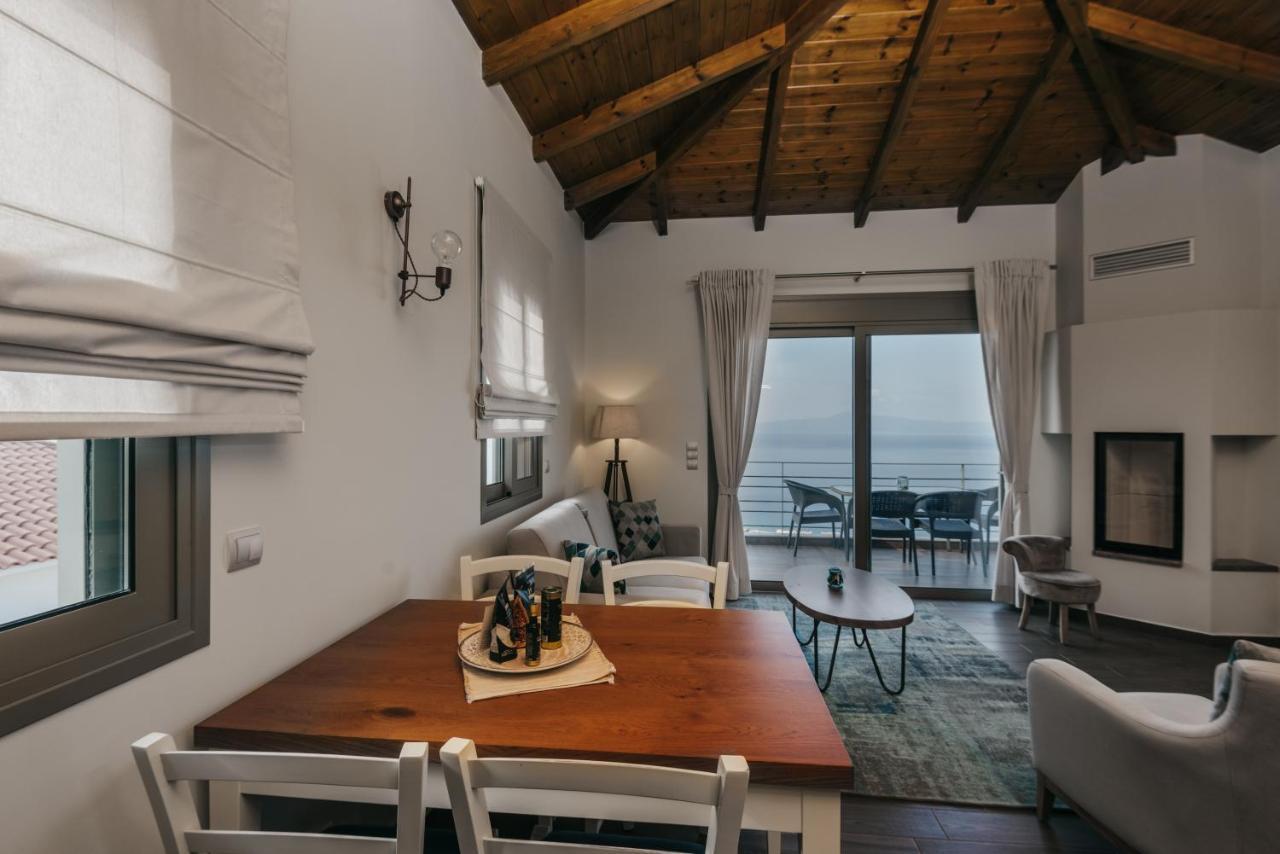 Bay View Guesthouses Каламата Экстерьер фото