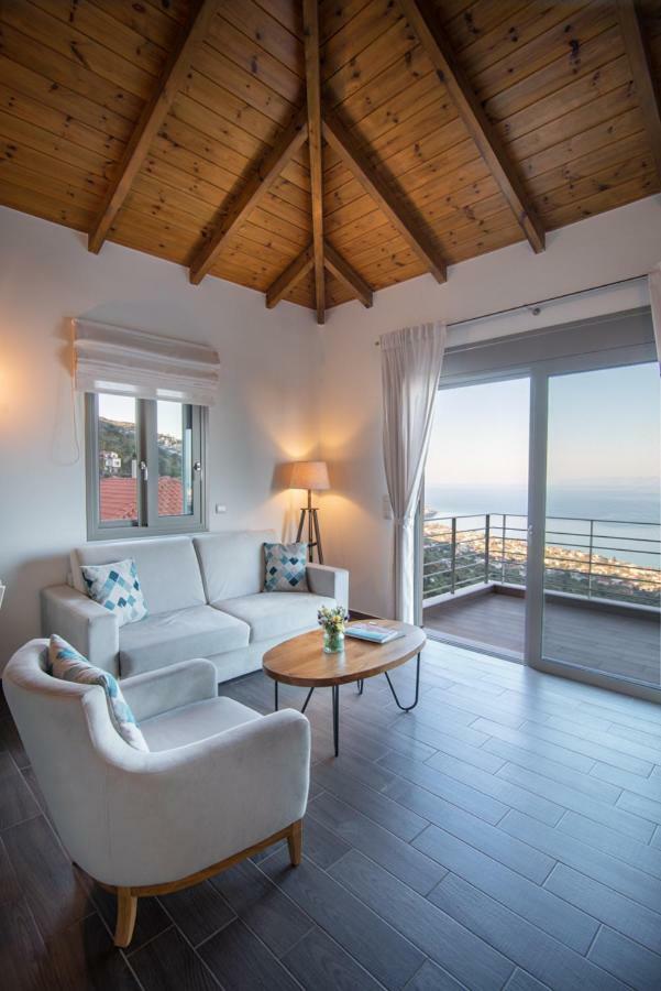 Bay View Guesthouses Каламата Экстерьер фото