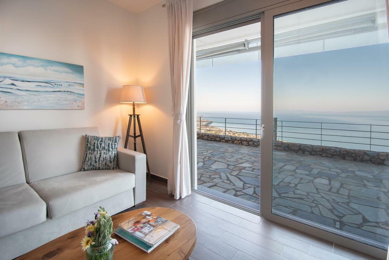 Bay View Guesthouses Каламата Экстерьер фото