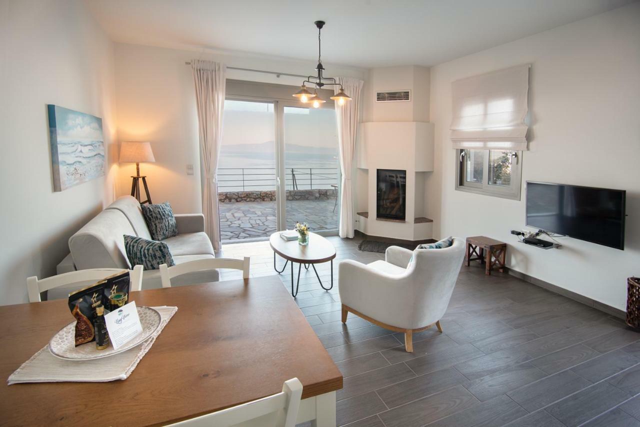 Bay View Guesthouses Каламата Экстерьер фото
