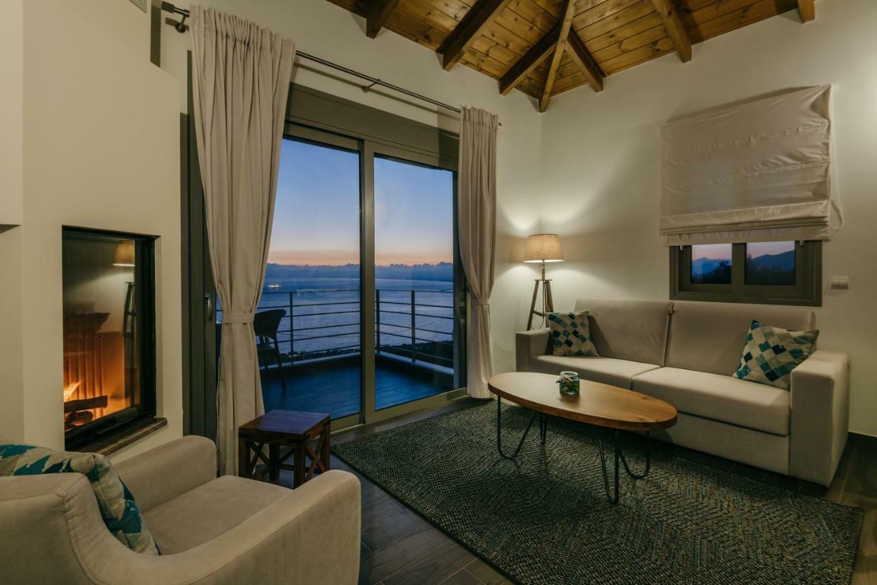 Bay View Guesthouses Каламата Экстерьер фото